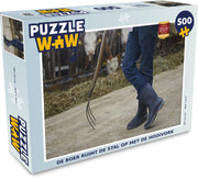Puzzel Hooivork 500 stukjes - De boer ruimt de stal op met de hooivork
