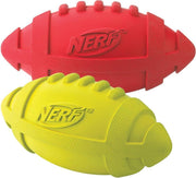 Nerf Squeaker voetbal - 1 stuks - 18cm - Geel of Rood -