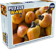 Puzzel 1000 stukjes volwassenen Cashewnoot 1000 stukjes - Gele cashewnoten in het schijnvrucht op een hoopje  - PuzzleWow heeft +100000 puzzels