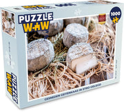 Puzzel 1000 stukjes volwassenen Geiten kaas 1000 stukjes - Gesneden geitenkaas in stro gelegd  - PuzzleWow heeft +100000 puzzels