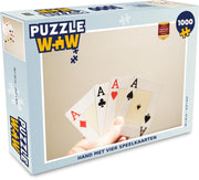 Puzzel 1000 stukjes volwassenen Speelkaarten 1000 stukjes - Hand met vier speelkaarten  - PuzzleWow heeft +100000 puzzels