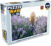 Puzzel 1000 stukjes volwassenen Mensen en lavendel 1000 stukjes - Vrouw tussen hoge lavendel bossen puzzel 1000 stukjes  - PuzzleWow heeft +100000 puzzels
