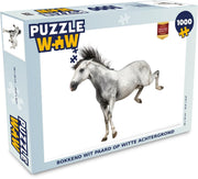 Puzzel 1000 stukjes volwassenen Paarden op witte achtergrond 1000 stukjes - Bokkend wit paard op witte achtergrond  - PuzzleWow heeft +100000 puzzels