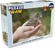 Puzzel 1000 stukjes volwassenen Huismus 1000 stukjes - Kind dat een huismus houdt  - PuzzleWow heeft +100000 puzzels
