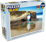 Puzzel 1000 stukjes volwassenen Playa de las Catedrales 1000 stukjes - De boog op de Playa de las Catedrales op een zonnige dag  - PuzzleWow heeft +100000 puzzels