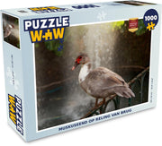 Puzzel 1000 stukjes volwassenen Muskuseend 1000 stukjes - Muskuseend op reling van brug  - PuzzleWow heeft +100000 puzzels