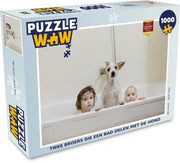 Puzzel 1000 stukjes volwassenen Komisch 1000 stukjes - Twee broers die een bad delen met de hond  - PuzzleWow heeft +100000 puzzels