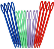 16 plastic naalden in 2 verschillende maten ca 9 CM en 7 CM
