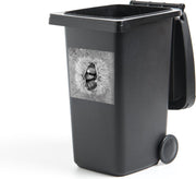 Container sticker De opengebarsten schil van de tamme kastanje met de zoete vrucht - zwart wit - 40x40 cm - Kliko sticker