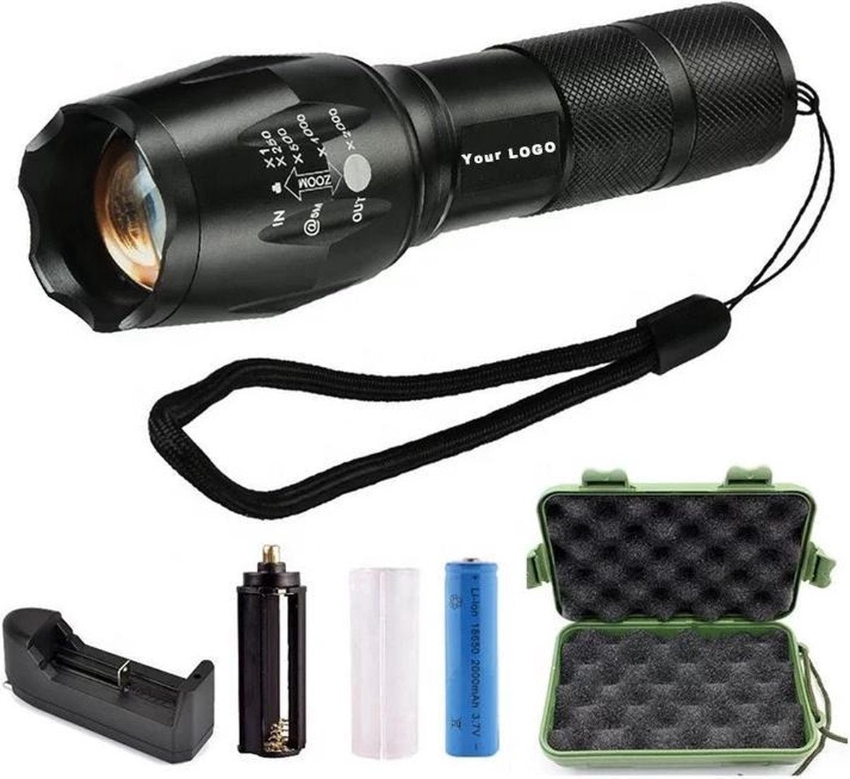 OhmyGoods Militaire Zaklamp met Batterij & Oplader - Waterbestendig - Zoom Functie - LED lamp - Oplaadbaar - Inclusief Reiskoffer