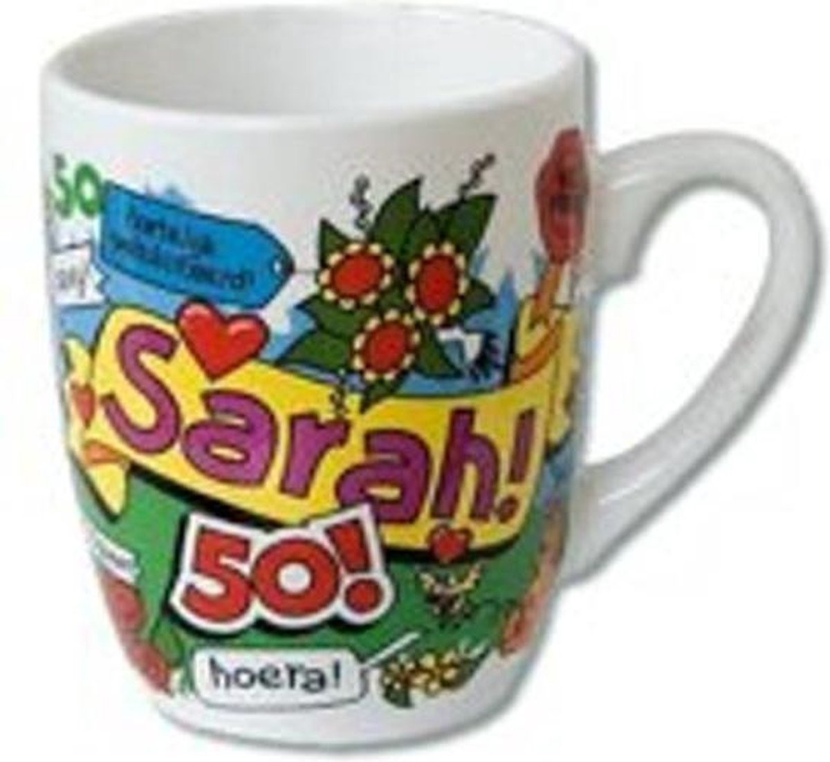 Verjaardag - Cartoon Mok - Hoera Sarah - Gevuld met een dropmix - In cadeauverpakking met gekleurd lint