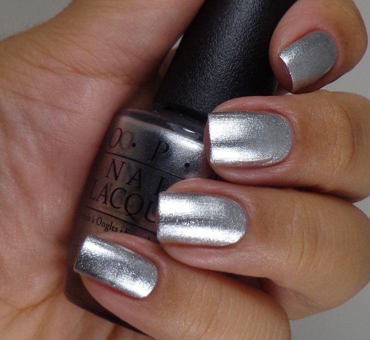 OPI nagellak me signature is "DC"