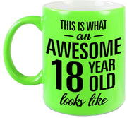 Awesome 18 year cadeau mok / beker neon groen 330 ml