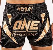 Venum x ONE FC Muay Thai Shorts Zwart Goud Maat Venum Kickboks Muay Thai Shorts: M - Jeans maat 30