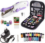 Deluxe Stitcher Pro -- PREMIUM Handnaaimachine met Adapter en 90 Delige Starterskit -- Incl. 11 Reserve Naalden Mini naaimachine - Compact - Draadloos - Draagbare Reis Hand Naaimachine - Elektrisch of op Batterijen
