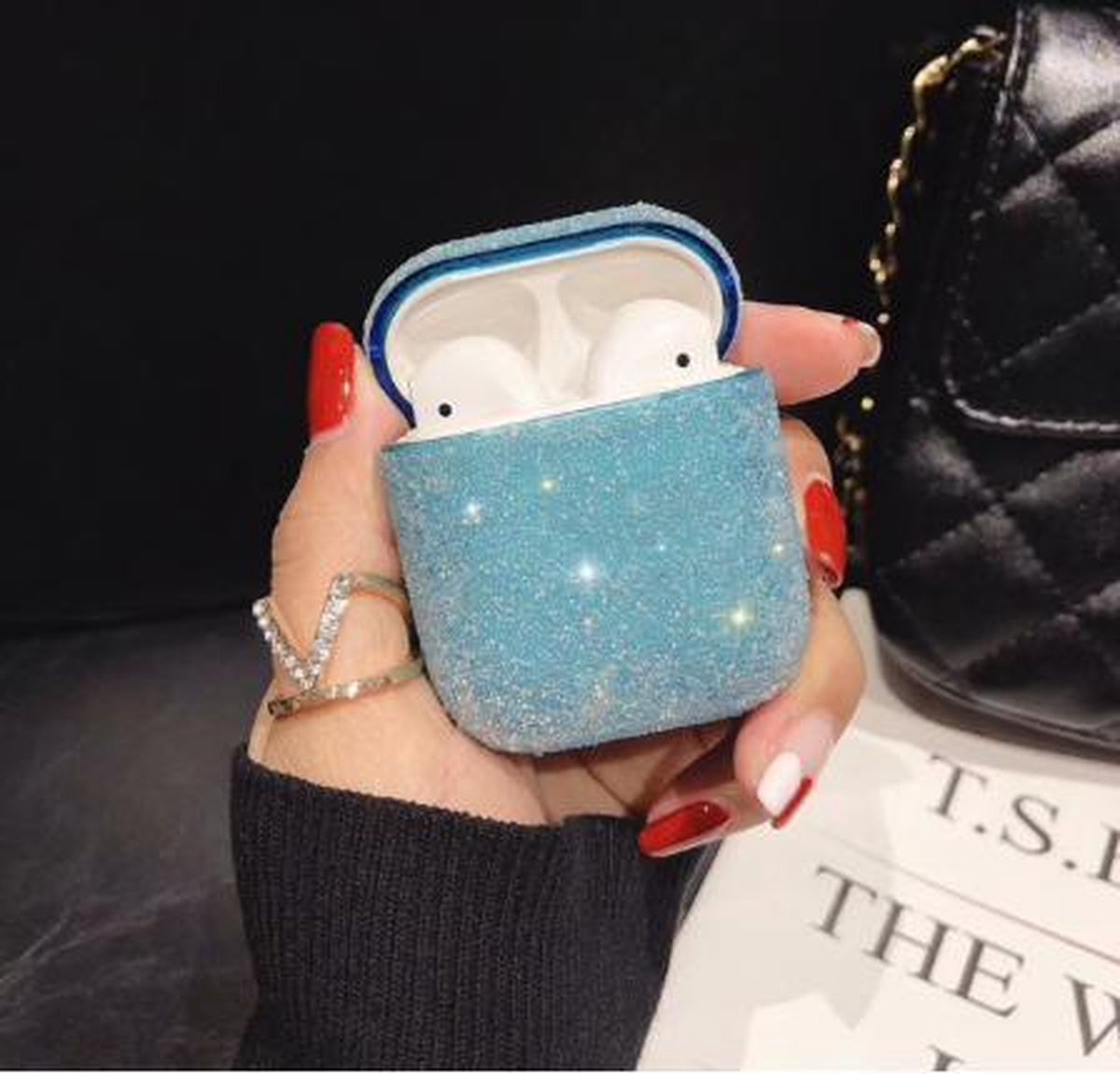 Hidzo hoes voor Apple's Airpods - Hard Case - Glitter - Blauw