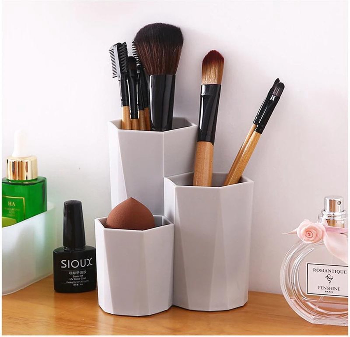 Kwastenhouder Make-Up-bostel houder Opbergdoos-Make-up organizer-Cosmetische opbergbox-Tandenborstelhouder-3 vakken Kwasten opbergen-grijs