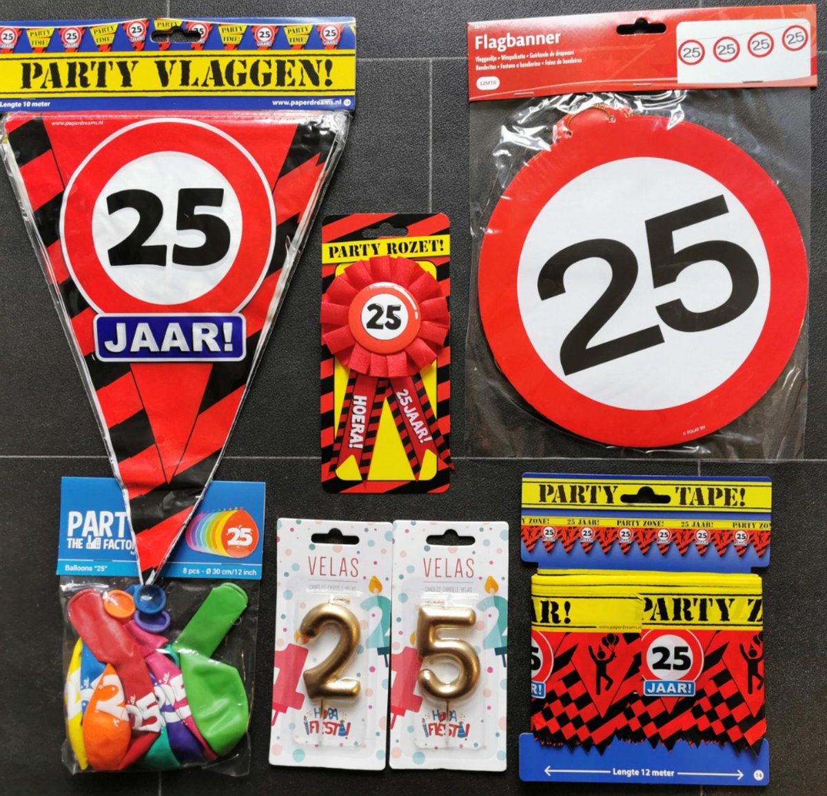 25 jaar - Man-Vrouw - Verjaardag Versiering - Ballonnen - Afzetlint - Vlaggenlijn - Taarttopper - Rozet - Feestpakket