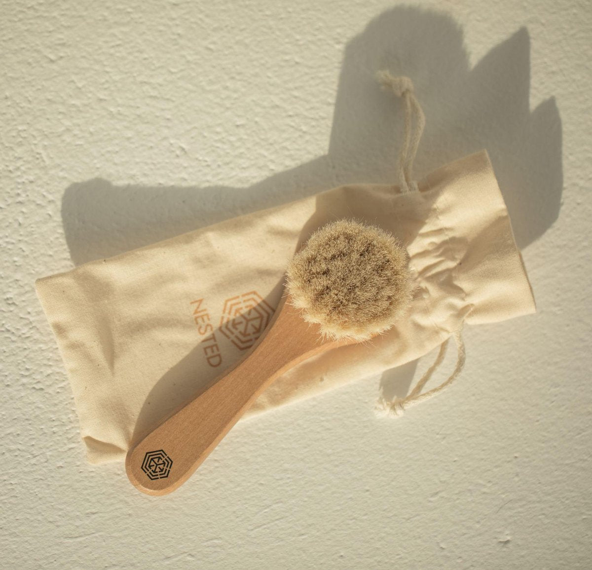 Nested | Gentle Face Brush for Massage & Cleansing | Natuurlijke gezichtsborstel | Nat & Droog gezichtsreinigingsborstel | Huidborstel | Reinigingsborstel Gezicht | Droog Borstelen