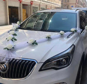 Autodeco.nl - CAMILA Auto Versiering Bruiloft - Trouwauto Decoratie Wit Lint met 9 Rozen - Autodecoratie - Witte Rozen & Tule - Motorkap Versiering - Autobloemstuk Bruiloft - Bloemen op de Auto - Bloemen op de Motorkap- Trouwerij/ Huwelijk/ Bruiloft
