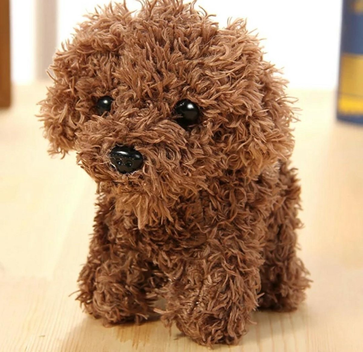 Poedel hond met hanger - kleur donkerbruin - ook leuk als cadeau - voor op je schooltas