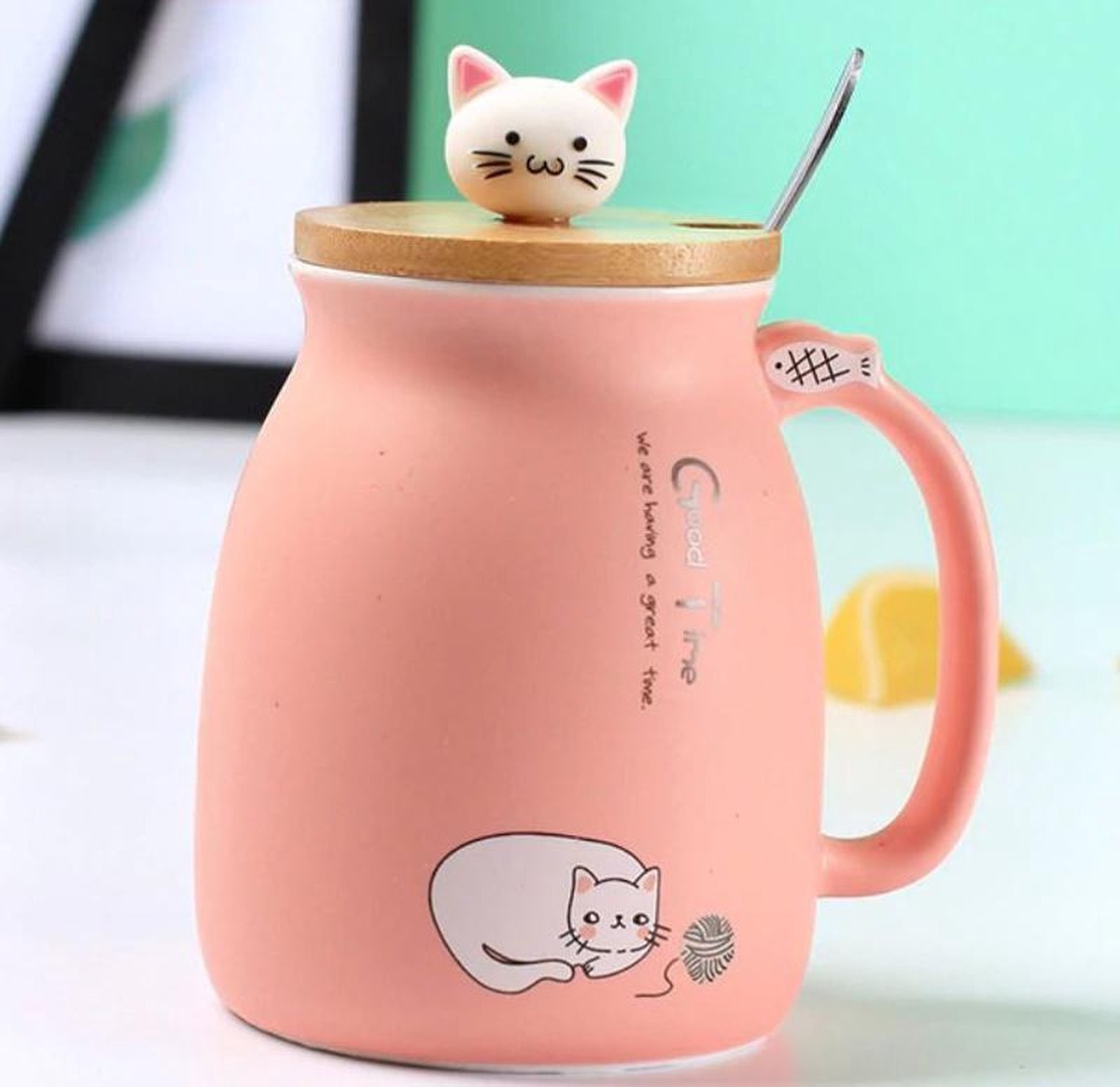 Mok bedrukt met Kat - Mok van keramiek met bamboe deksel en RVS lepel - Inhoud 400 ml - Roze