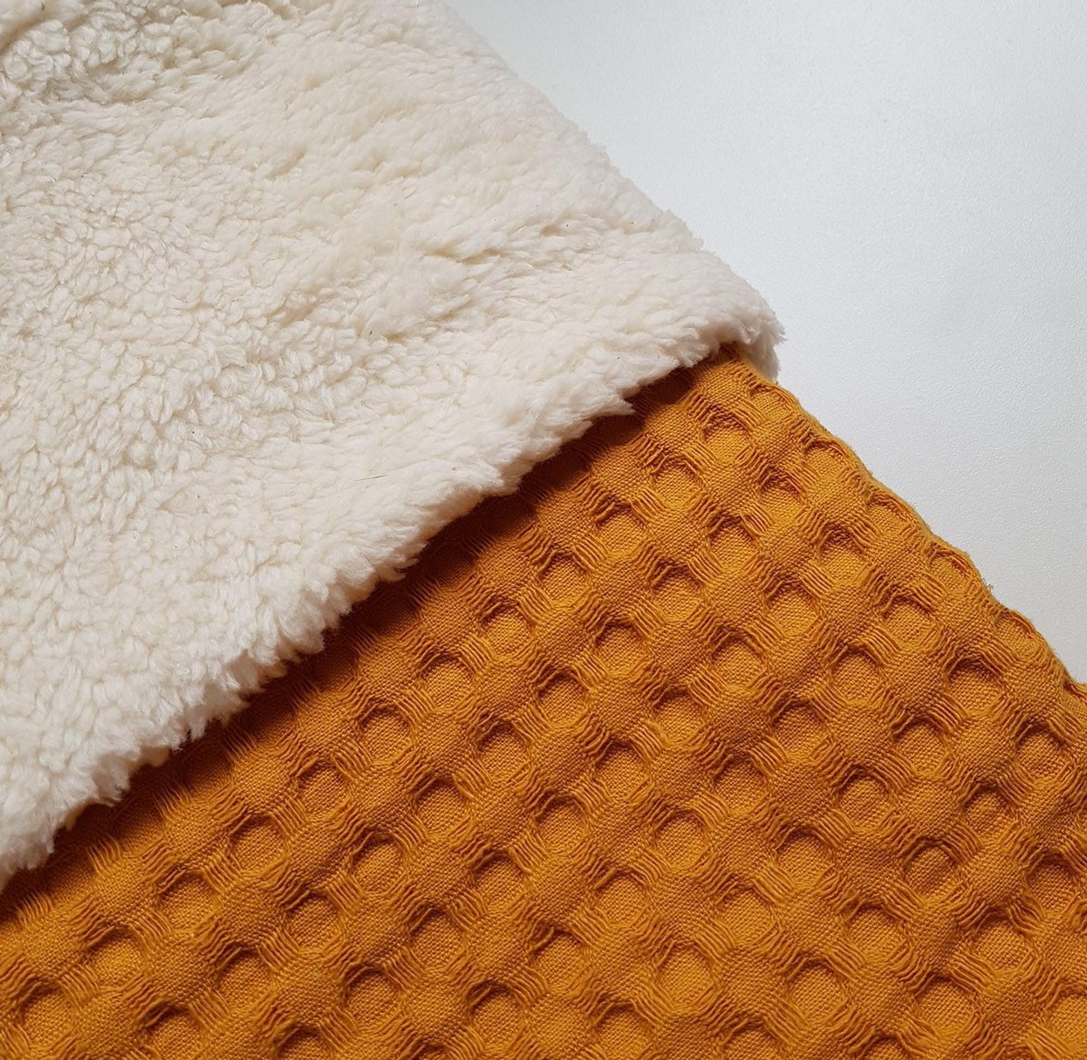 RiFresh - ledikant deken oker - teddy - handgemaakt  - winterdeken