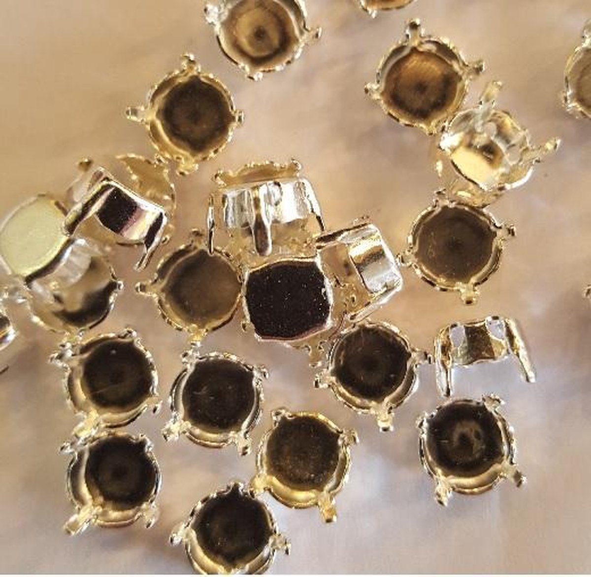 Sew On voor Swarovski kristallen SS 34 ( 7