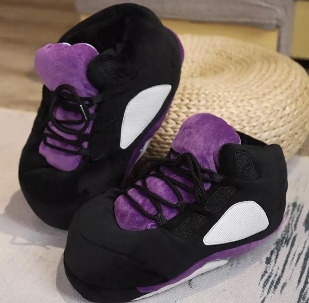 Sneaker sloffen - Jordan style - Pantoffels - Inside shoes - Sloffen - Trend - Huis schoenen - Brightsky lamp - Warme pantoffels -