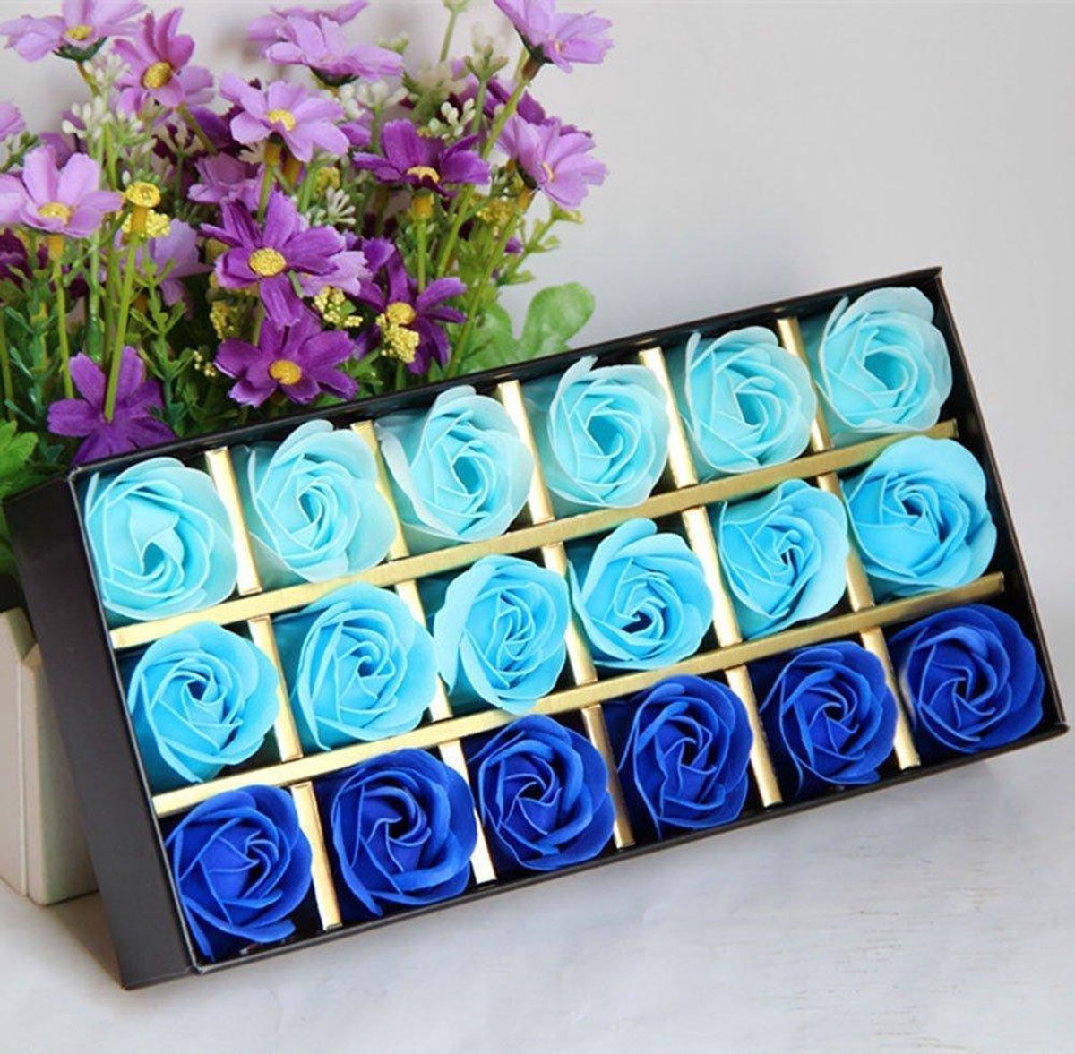 18 Rozen Zeepjes Blauw | Origineel Cadeau voor haar