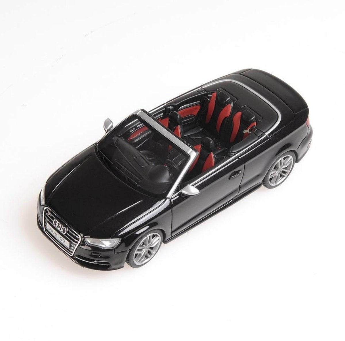 Audi S3 Cabriolet 2013 - 1:43 - Minichamps