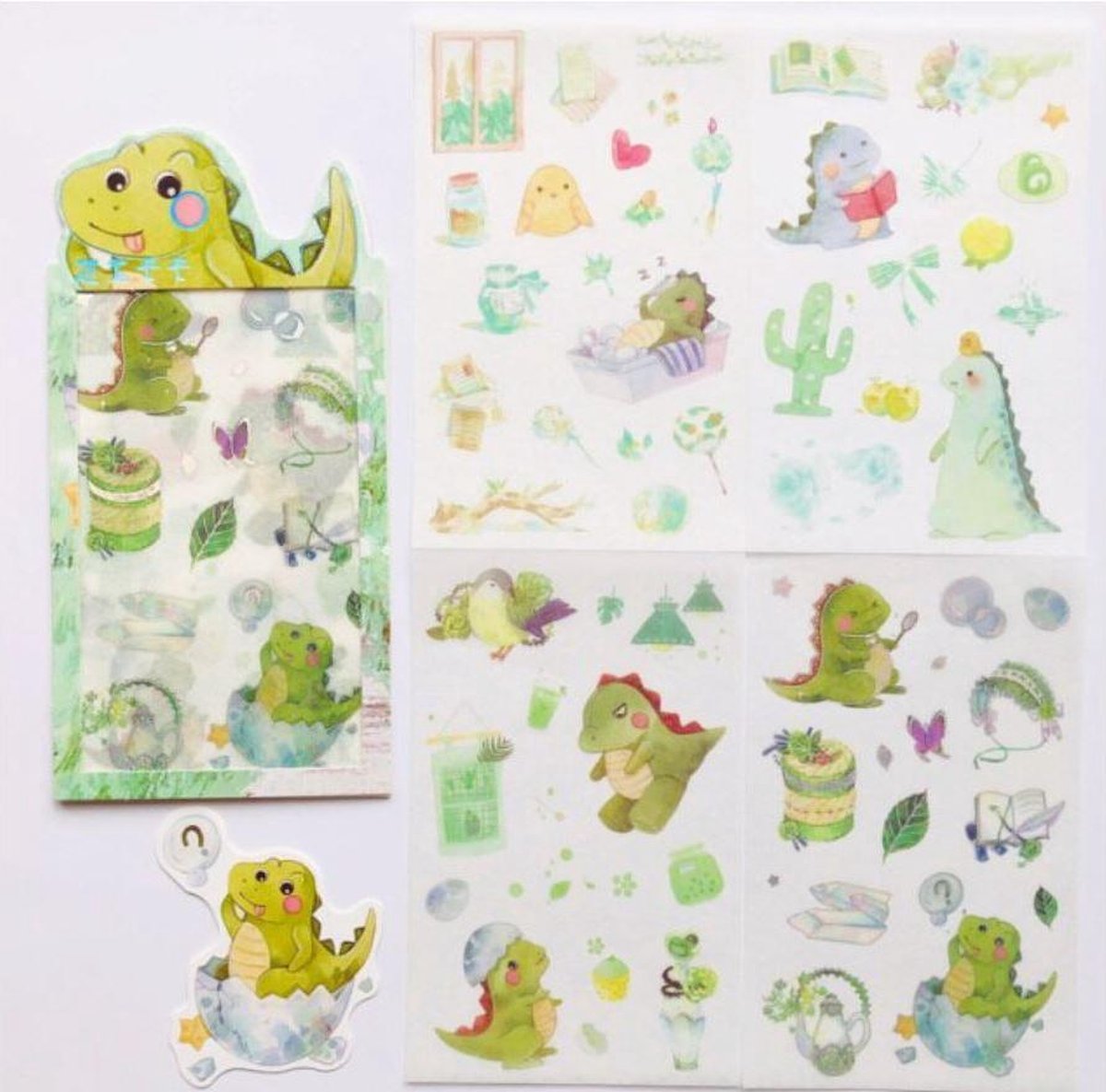 4 Stickervellen dinosaurussen met glittertjes 10x20 cm