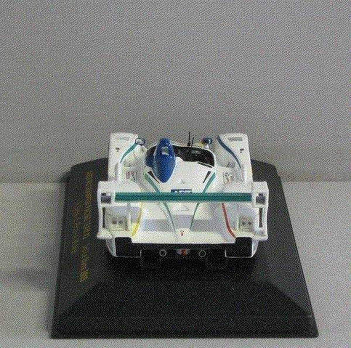 Audi R8 Champion Racing Team #2 3rd Le Mans 2005 - 1:43 - IXO Models