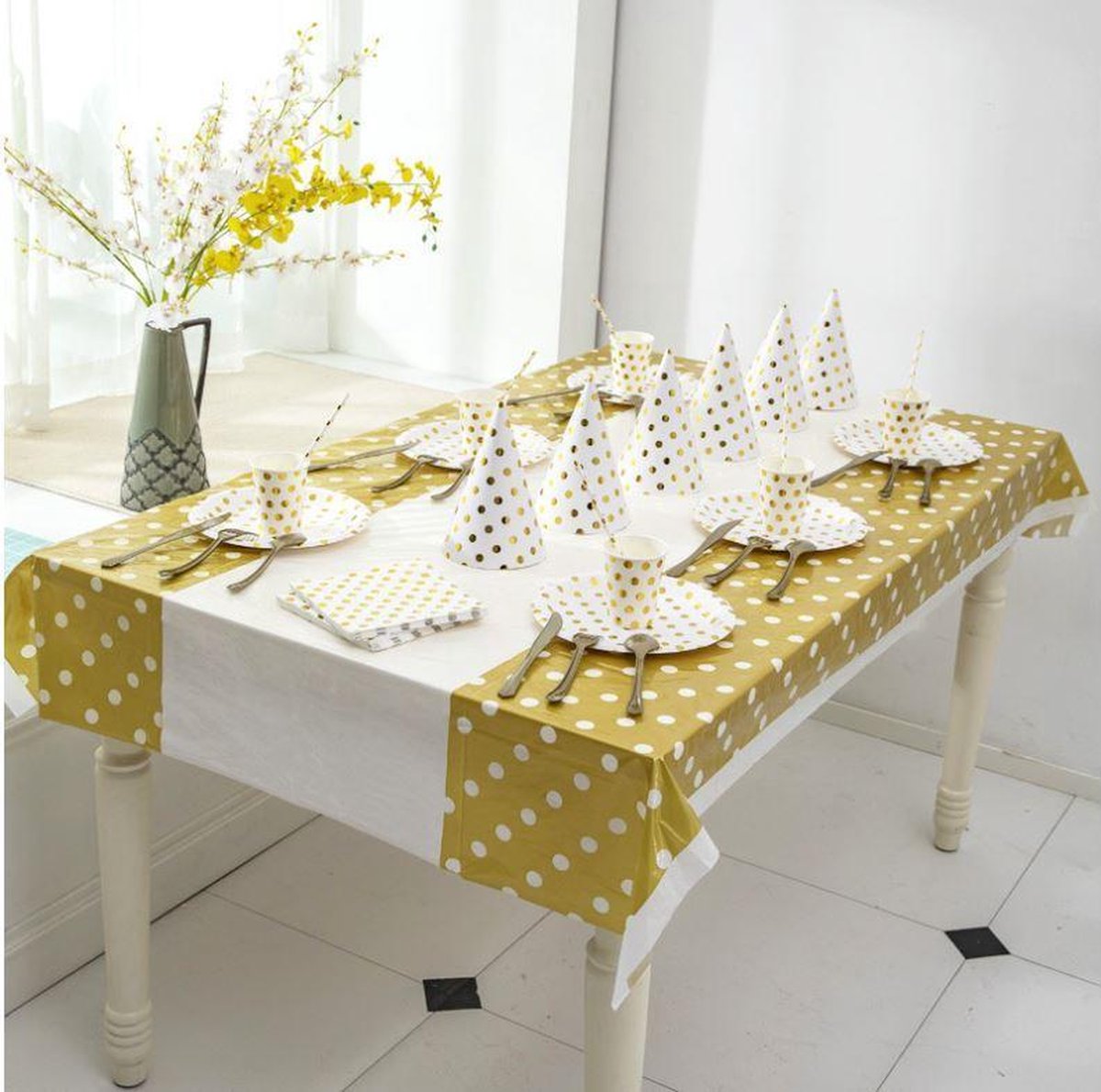 Feestopstelling - Feest Set - Verjaardagsfeest - Versiering Set - Viering - Happy Birthday - Party Set - Set Up - Servies - Mes Vork - Bordje - Banier - Speelgoed - Cadeautasje - Rietje - Versieren - Decoration - Goud Cirkel Thema - Gold - Wit