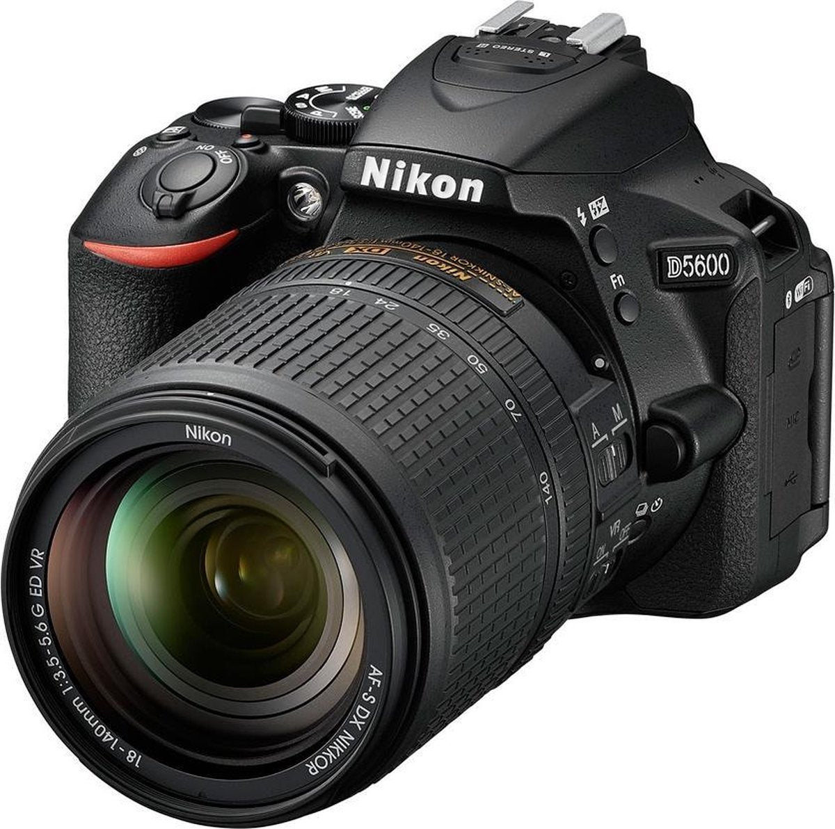 Nikon D5600 + AF-S 18-140 VR