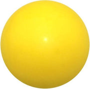 Een solide rubberen bal in de kleur geel.