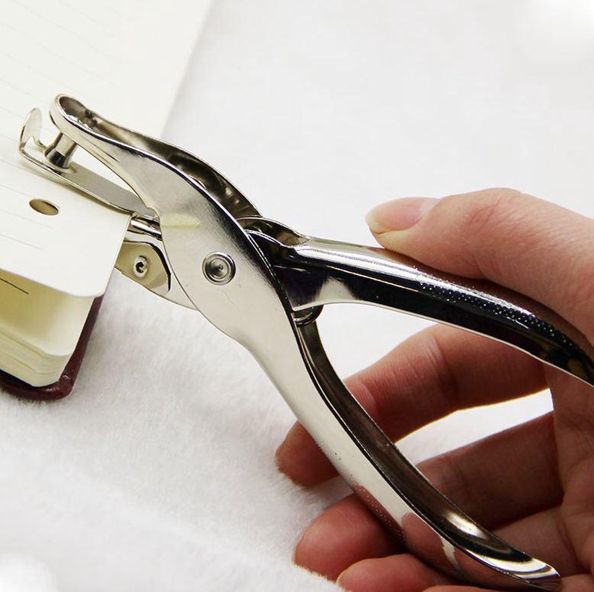 2 stuks ♥  Papier punch - perforator - gaatjesmaker - gatentang ♥ ®Pippashop