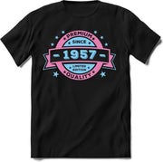 1957 Premium Quality | Feest Kado T-Shirt Heren - Dames | Licht Roze - Licht Blauw | Perfect Verjaardag Cadeau Shirt | Grappige Spreuken - Zinnen - Teksten |