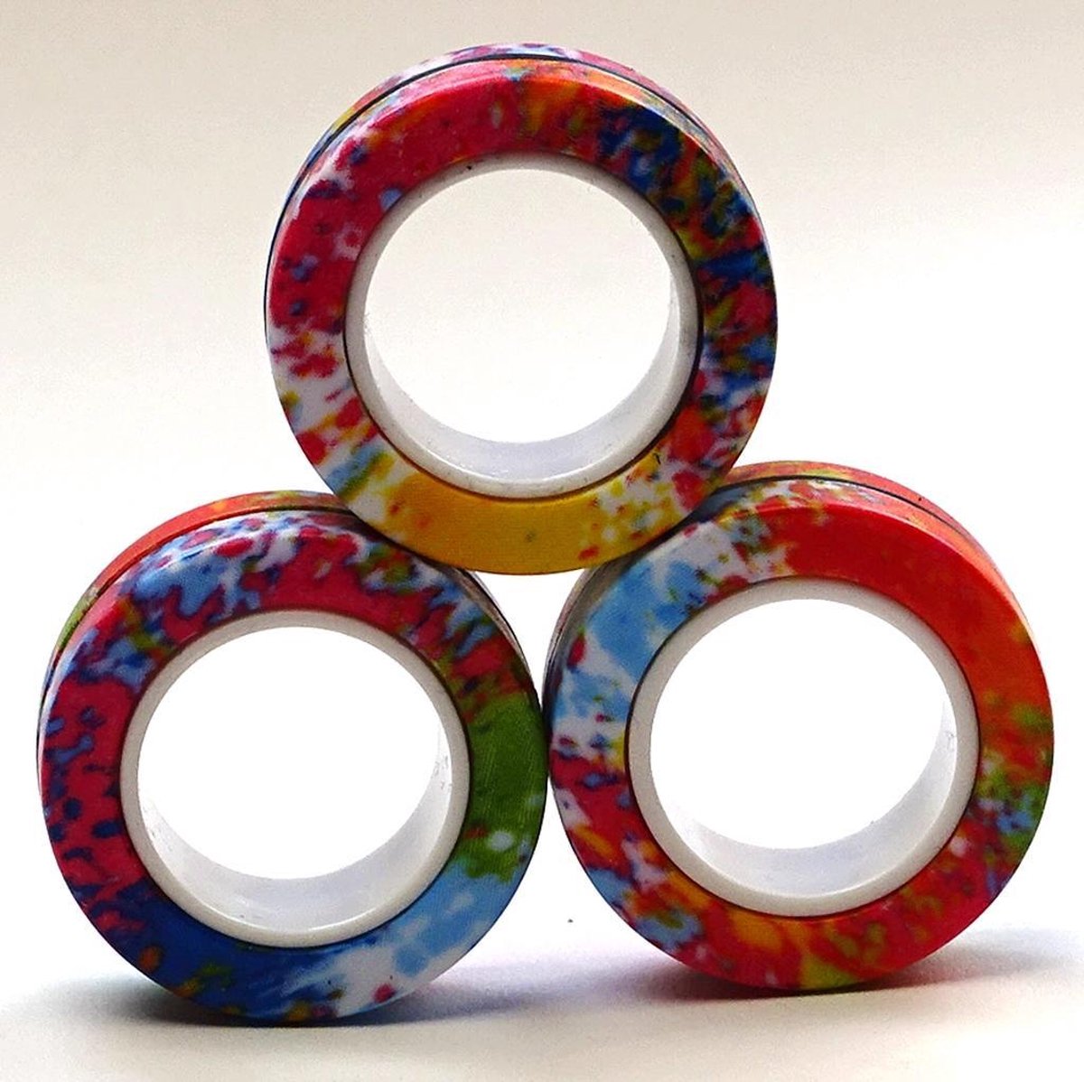 Fidget speelgoed. 3 Magnetische Ringen in Bonte kleuren. Na de populaire Tangle het ideale speelgoed voor motorische onrust.