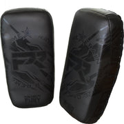 PunchR™ Train Insane Curved Thai Pads Arm Kick Pads NT Zwart op Zwart