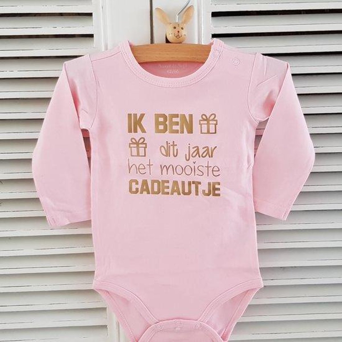 Baby meisje Rompertje met tekst  cadeau eerste Moederdag liefste mama Vaderdag papa Ik ben dit jaar het mooiste cadeautje | Lange mouw | roze | maat 50/56