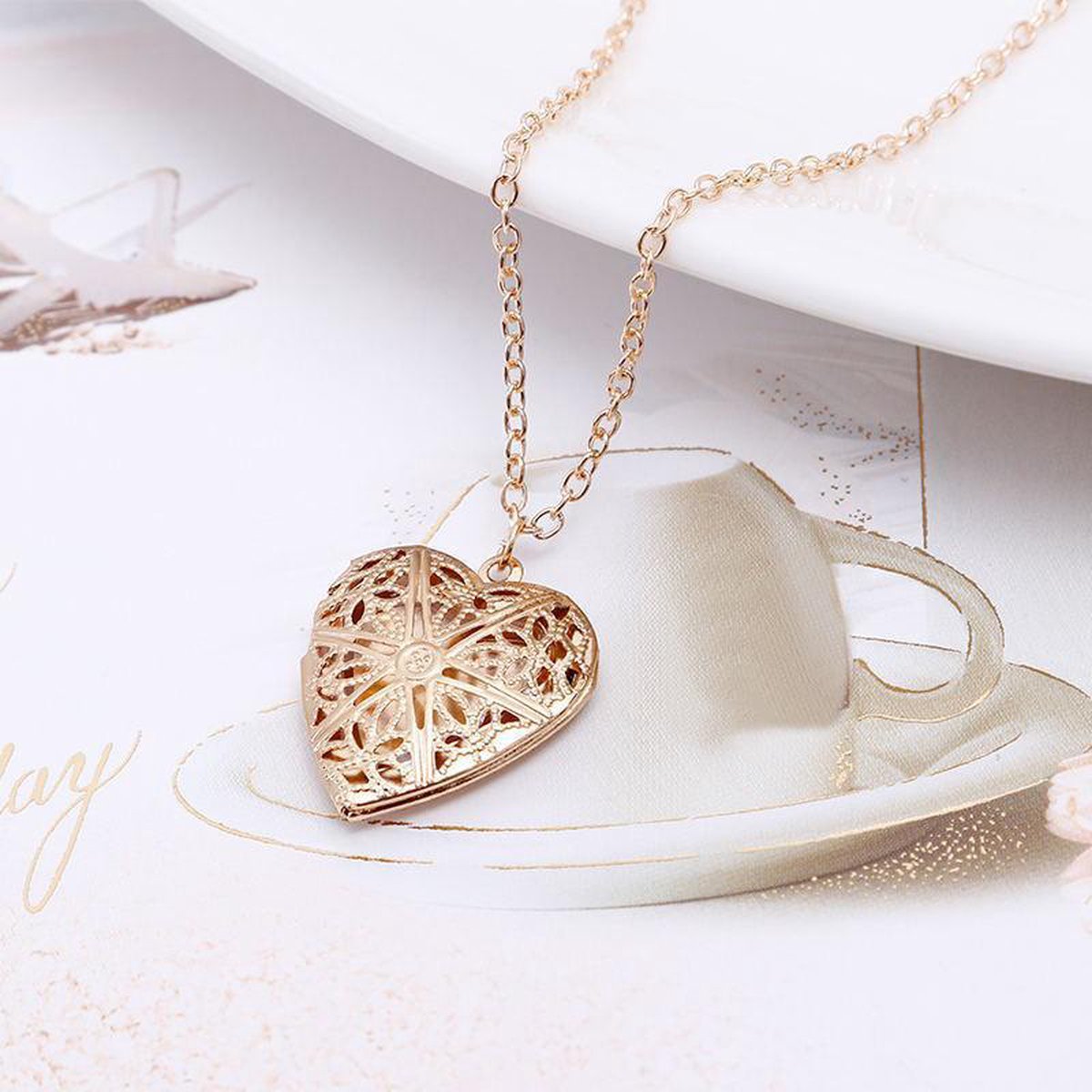 Ketting met hanger hart  medallion goudkleur