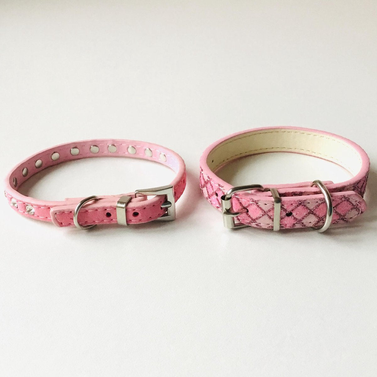 Roze Hondenhalsbanden - leer - 2 Stuks - Strass Steentjes - Roze - Voor Middelgrote Honden - 19 Tot 26 CM Halsbreedte