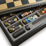 Luxe schaakset - Handbeschilderde honden vs katten schaakstukken + zwart / goud schaakbord met opbergbox (+ backgammon) - 35 x 35 cm