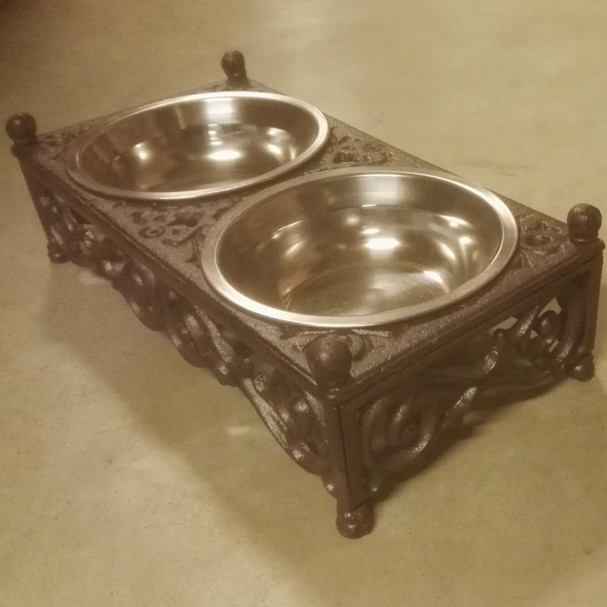 honden katten voerbak en drinkbak klein formaat - gietijzer - bruin