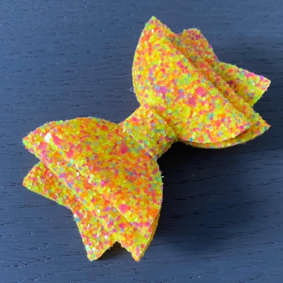 Haarstrik Neon - Geel Mix - 80 mm - Strik op Clip