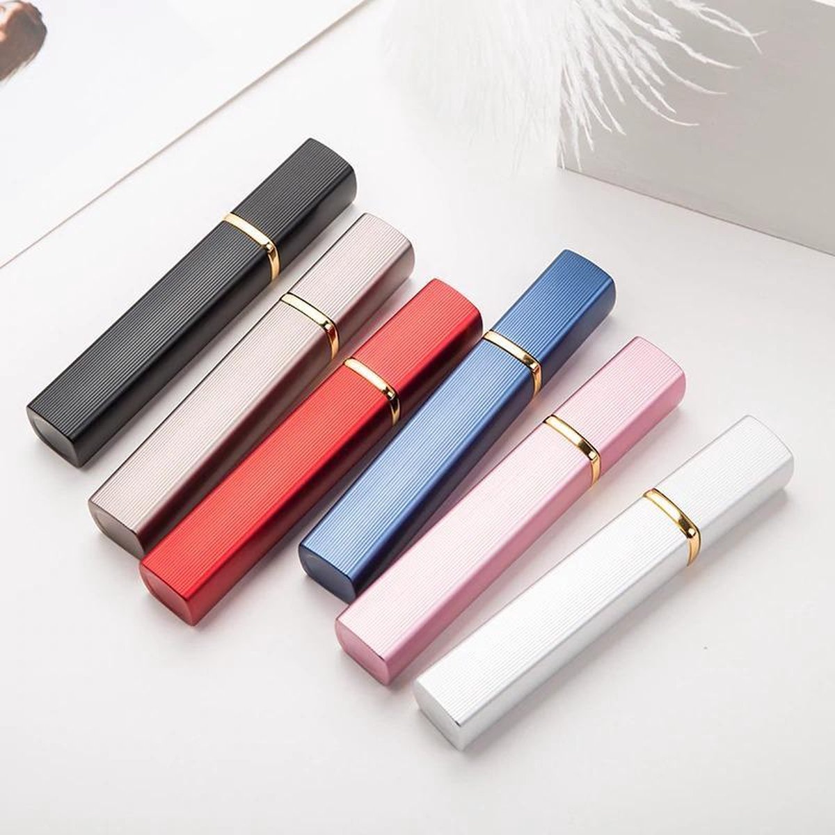 Hervulbare Aluminium Parfum Flesjes-Metal Sproeier-Verstuiver - Travel Size -Draagbaar voor Reizen-Navulbaar-Navulbare Parfum Verstuiver -Zwart 12ML
