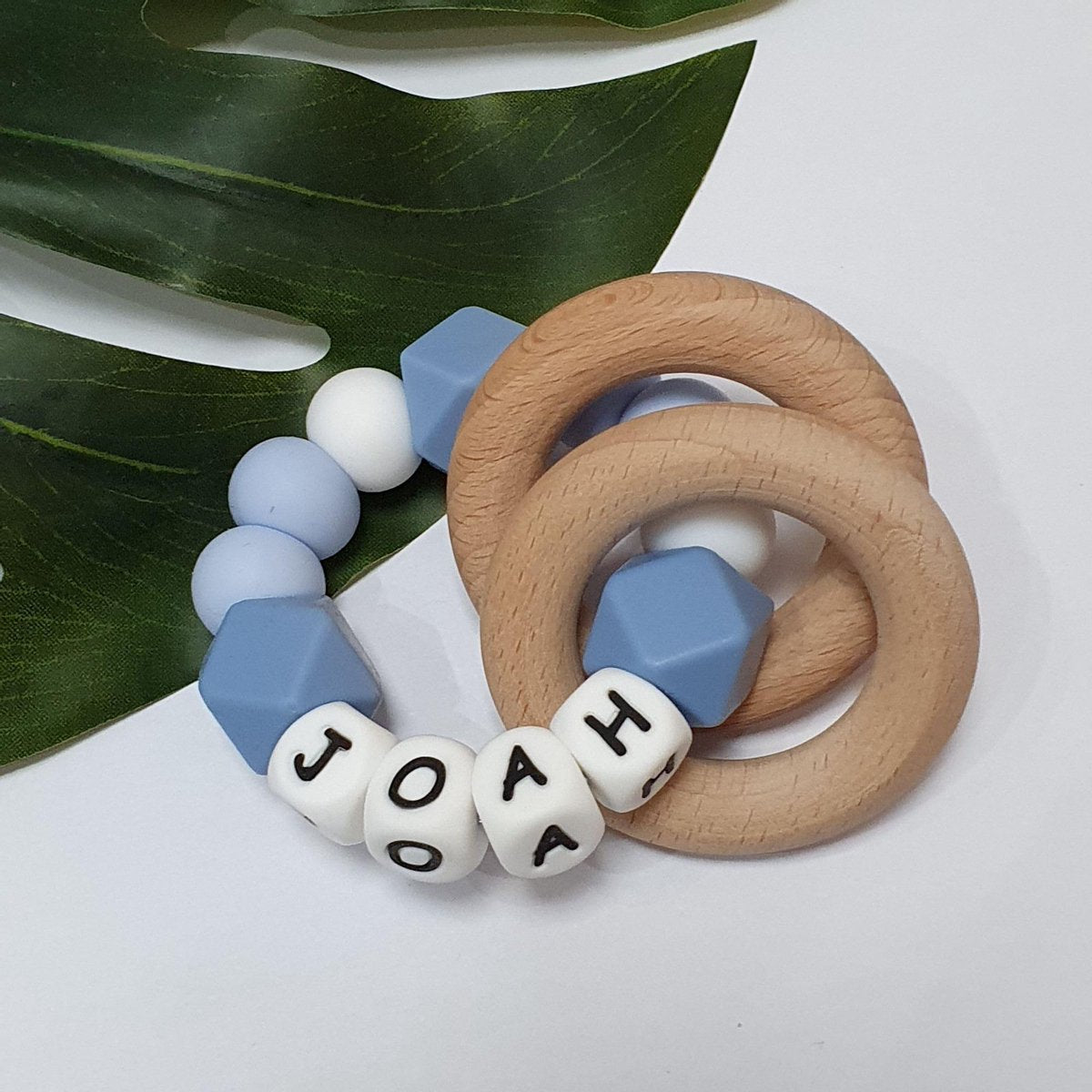 RiFresh | bijtring met naam | gepersonaliseerd kraamkado | siliconen kralen | blauw