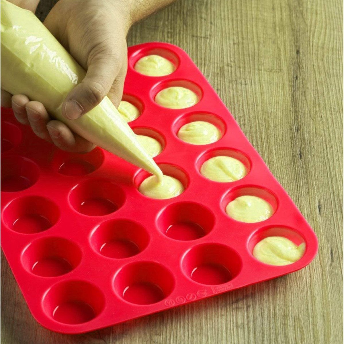 Doodadeals® Siliconen Muffinvorm - Siliconen Bakvorm - Muffin Bakvorm Siliconen – Siliconen Cupcake Vormpjes - Muffin Bakblik – Muffin Bakplaat – 24 Vormpjes – Rood