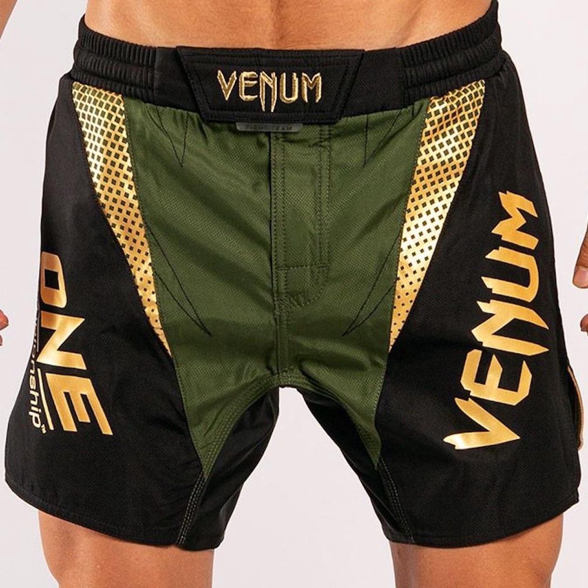 VENUM X ONE FC Vechtsportbroek Fightshorts Khaki Goud XL - Jeansmaat 36/37